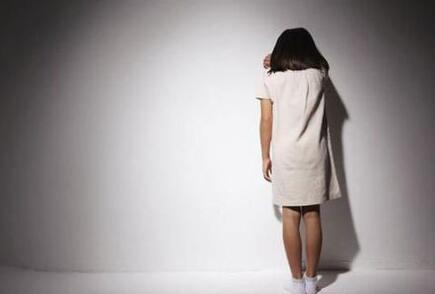 4岁女孩发脾气要“自杀” 家长疑受电视剧影响